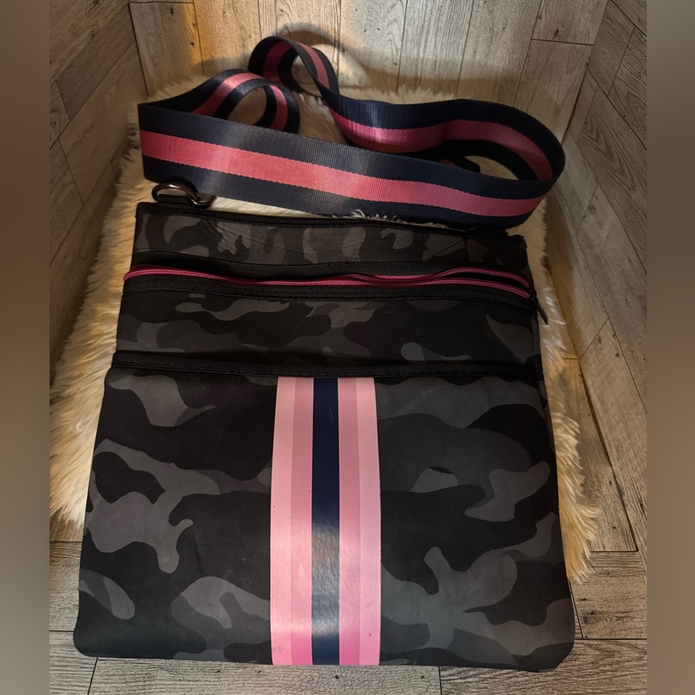 Haute Shore crossbody EUC no call outs